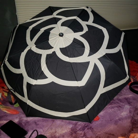 CHANEL UMBRELLA - Picture 4 of 8